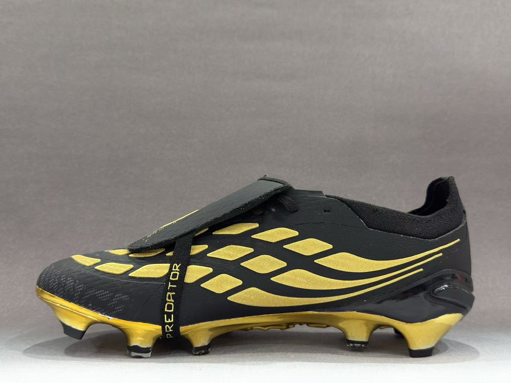 Adidas 26 Predator Elite Tongue FG - immagine 5