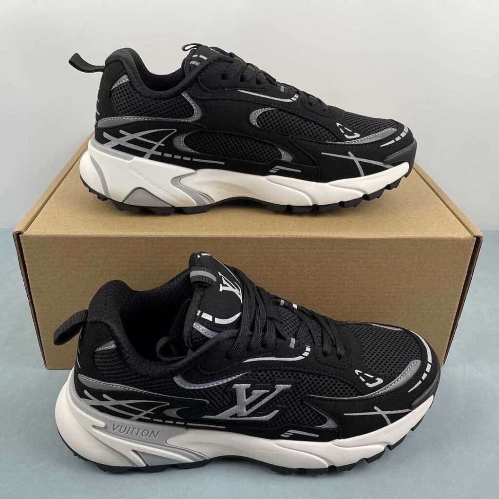 LOUIS VUITTON Tatic Runner LV 1AKC07