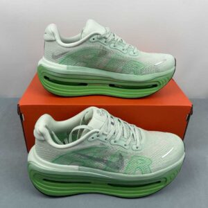 NIKE Vomero Premium HM5973-302