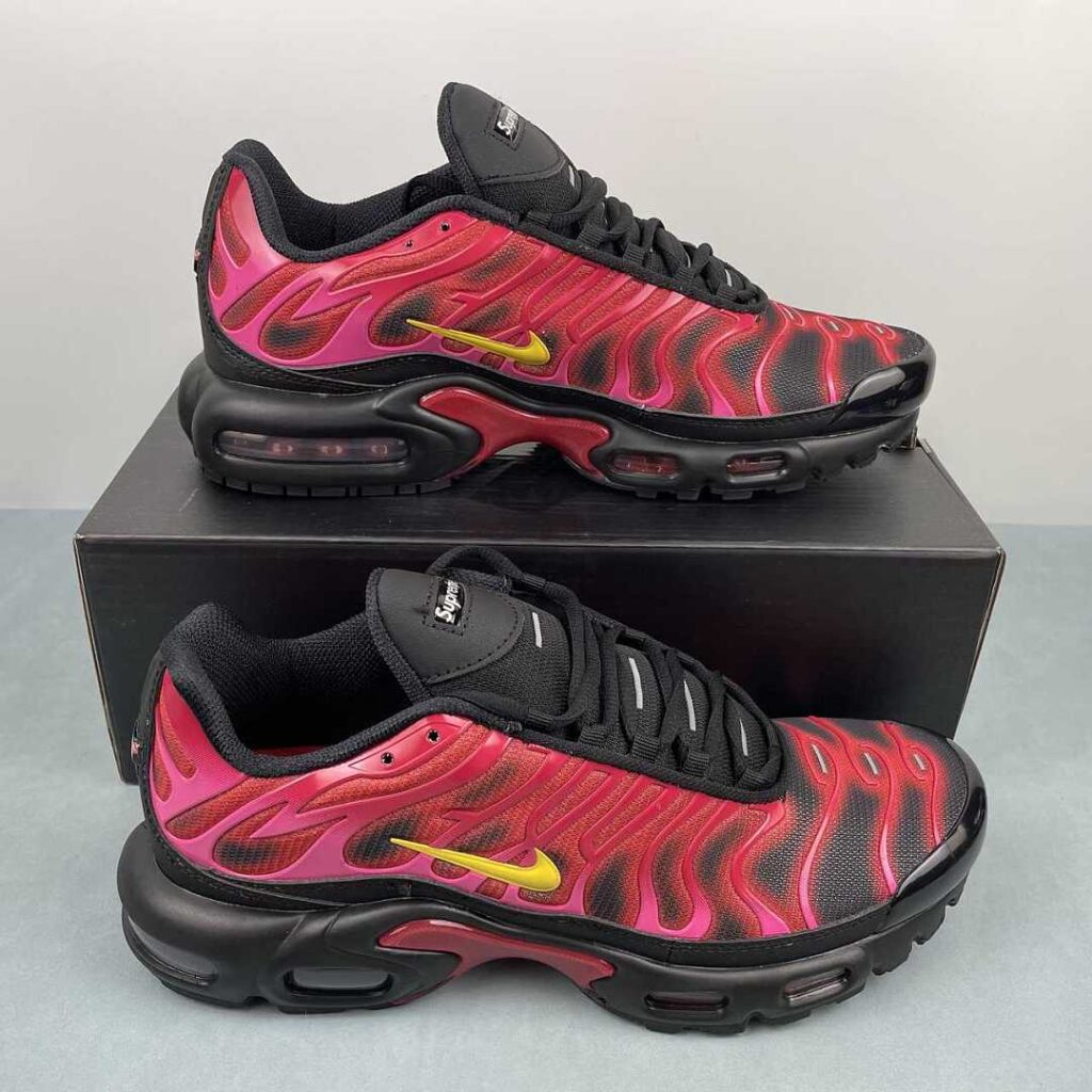 Nike AIR MAX PLUS TN X Supreme DA1472-600